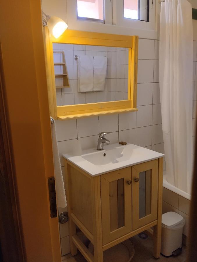 Eleonas Hotel Roviés Eksteriør bilde