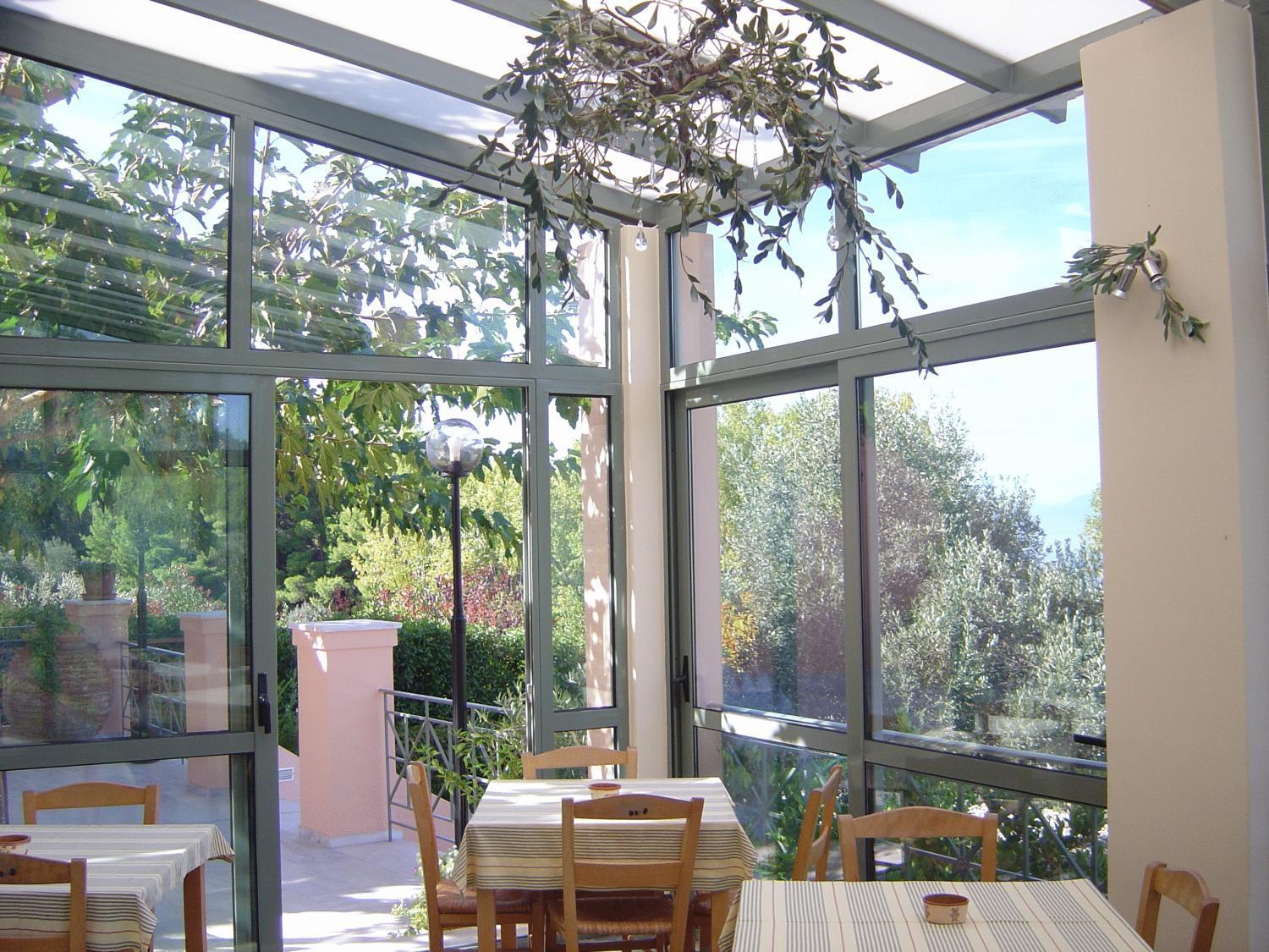 Eleonas Hotel Roviés Eksteriør bilde