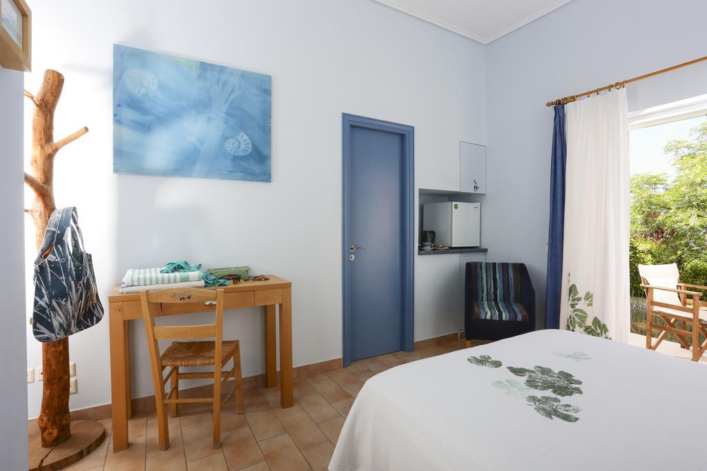 Eleonas Hotel Roviés Eksteriør bilde