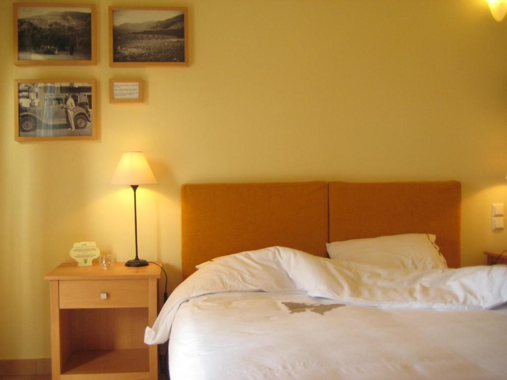 Eleonas Hotel Roviés Eksteriør bilde