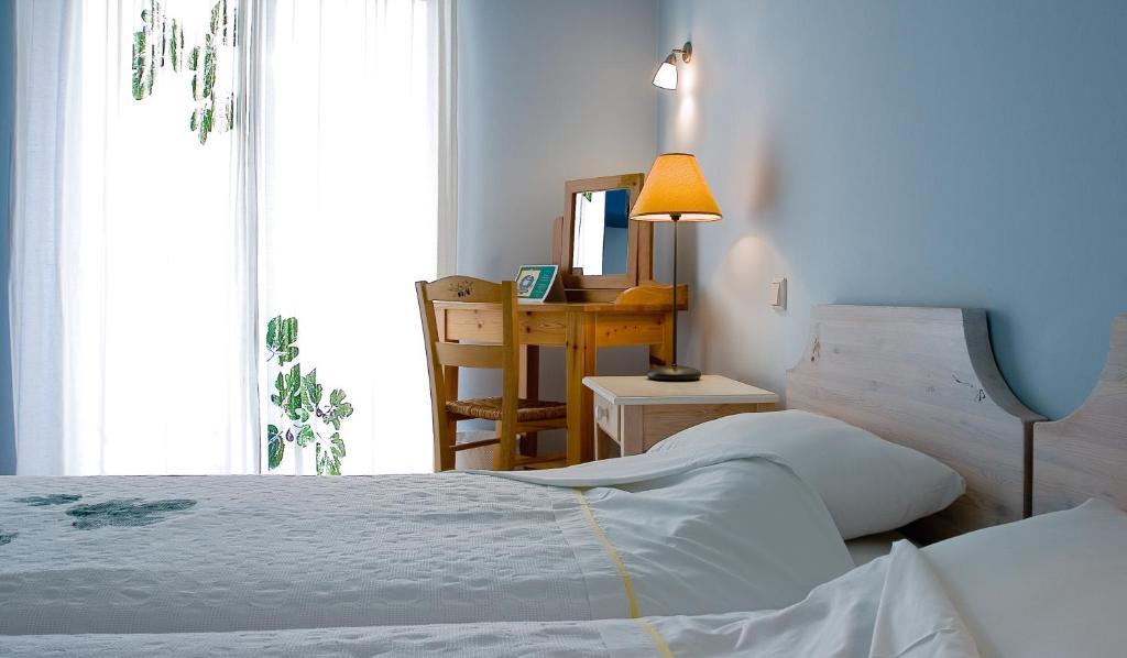 Eleonas Hotel Roviés Eksteriør bilde