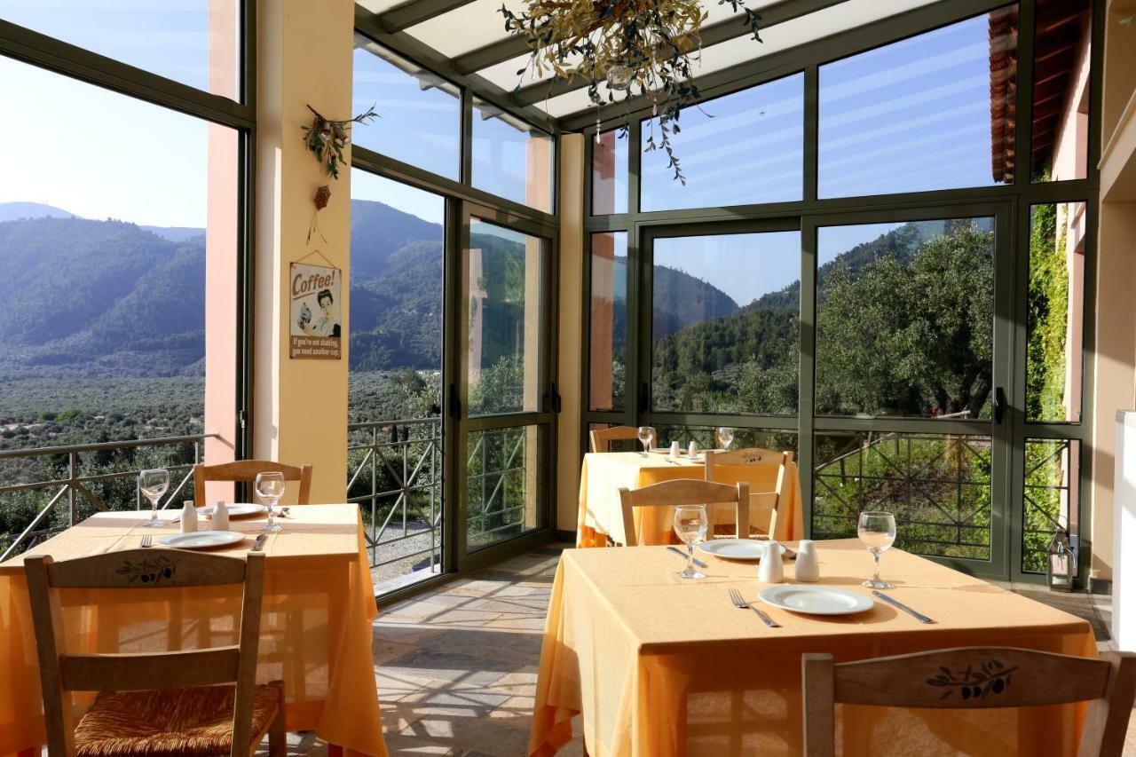 Eleonas Hotel Roviés Eksteriør bilde